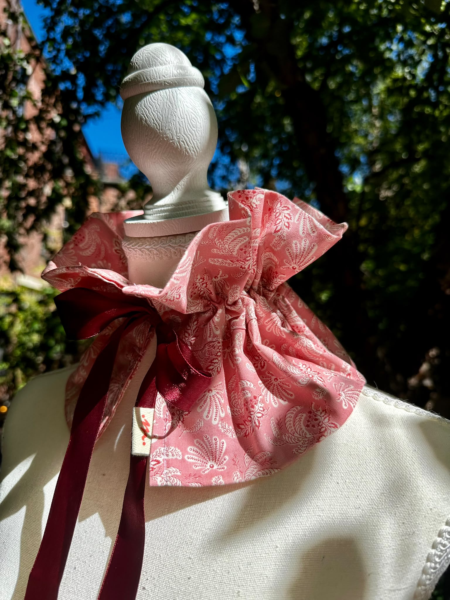 Alma — Pink Paisley Collar